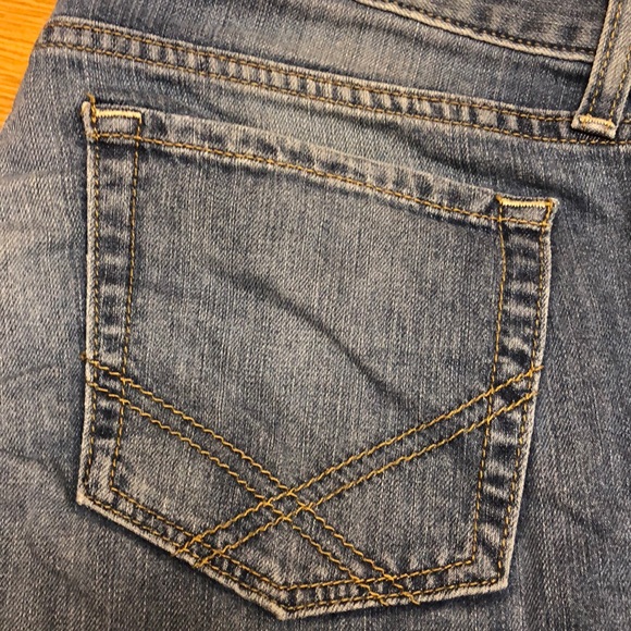 Gap Light Washed Jeans - Picture 2 of 6